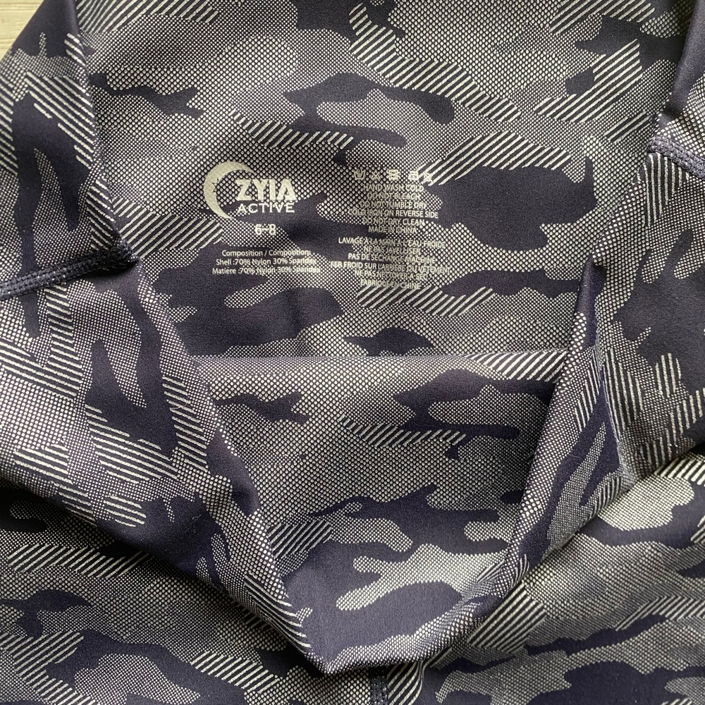 Zyia Camo Supreme High-rise 7/8 Leggings size 6-8 - Picture 5 of 10
